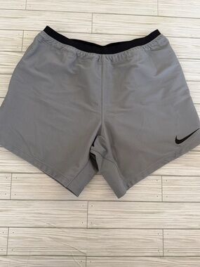Nike | Light Gray Dri-FIT Pro Flex Rep Shorts - Size Medium